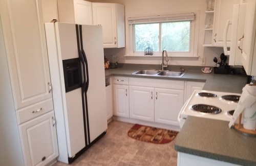 South Byron House | Cozy Shepard Farmhouse: Private Retreat with Family Amenities