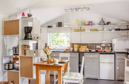 Aberdovey Cottage | Romantic Getaway at The Shepherd's Hut with Breakfast & Kitchen