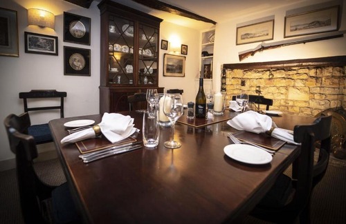 Sherborne House | Pet-Friendly Haven at The Sherborne Cottage - Rated 10/10