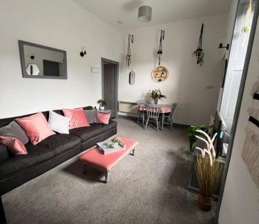 Dingwall Apartment | Welcoming The Sheriffs Lodge: Rated 9.3 with Breakfast Included