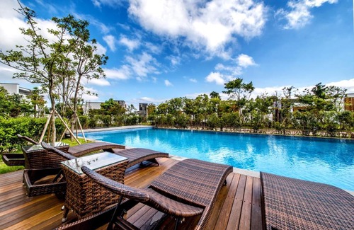 Pyoseon House | Relax at The Shimpang Spa & Poolvilla with Family-Friendly Fun