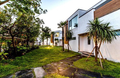 Pyoseon House | Relax at The Shimpang Spa & Poolvilla with Family-Friendly Fun