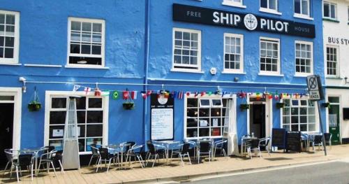 Hele Hotel | Cozy Stay at The Ship and Pilot Inn with Pet-Friendly Perks