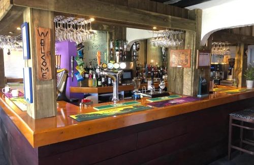 Hele Hotel | Cozy Stay at The Ship and Pilot Inn with Pet-Friendly Perks