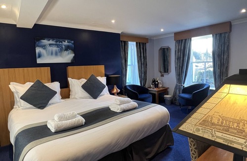 Gatehouse-of-Fleet Hotel | Experience The Ship Inn: 4-Star Getaway with Family-Friendly Amenities