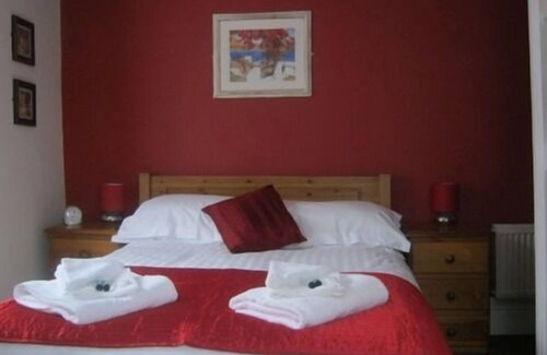 Mevagissey Hotel | Discover The Ship Inn: Breakfast Included & Family-Friendly