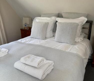 Sandgate Bed & Breakfast | Discover The Ship Inn - Sandgate with Breakfast Included