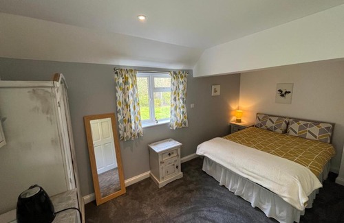 Upper Framilode Hotel | Welcoming Stay at The Ship Inn with Family-Friendly Dining