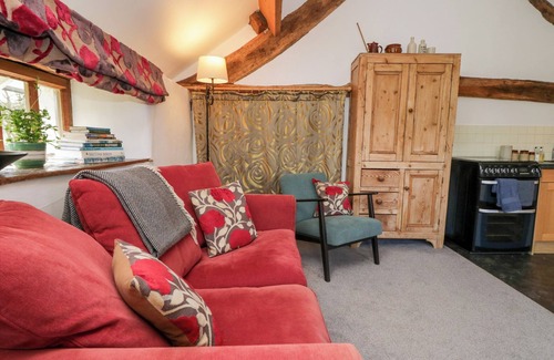 Penny Bridge Cottage | Pet Friendly Retreat: The Shippen Holiday Cottage Crosslands