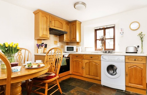 Launceston Cottage | Guest Rated 10/10 at The Shippon with Breakfast & Kitchen