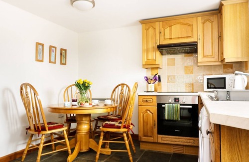 Launceston Cottage | Guest Rated 10/10 at The Shippon with Breakfast & Kitchen