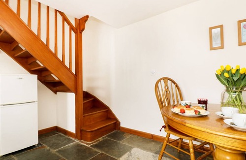 Launceston Cottage | Guest Rated 10/10 at The Shippon with Breakfast & Kitchen
