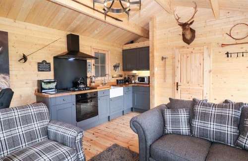 Longnor House | Discover The Shooting Lodge: 4-Star Comfort with Great Reviews