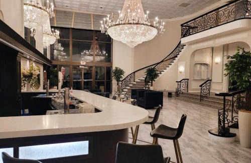 Spring Lake Heights Hotel | Relax at The Shore Club: Oceanfront Pool & Dining Awaits
