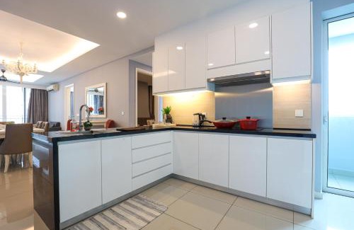 Bunga Paya Pantai Apartment | Discover The Shore Premium Melaka with Pool & Breakfast