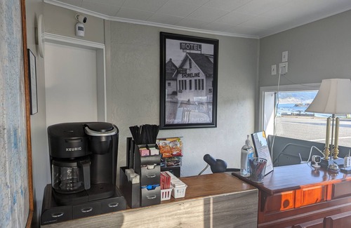 Port Orford Apartment | Pet-Friendly Shoreline Inn & Suites with Oceanview Beauty