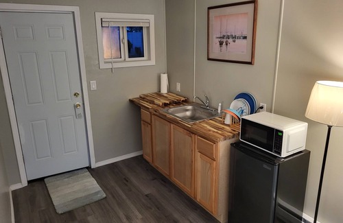 Port Orford Apartment | Pet-Friendly Shoreline Inn & Suites with Oceanview Beauty