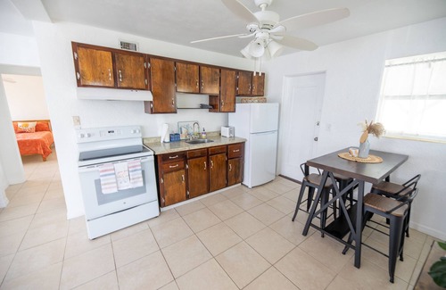 Melinda Cook Cottage | Beachside Bliss at The Shores Cottage - Steps from the Ocean