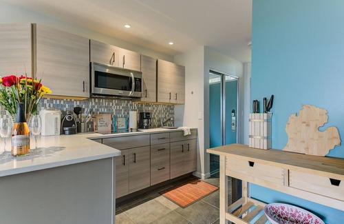 Acme Condo | Lake View Retreat: The Shores Condo Unit 5658, Rated 10/10