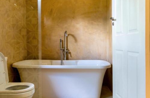Victoria Falls Cabin | Relaxing Oceanfront Retreat at The Shrub Lodge