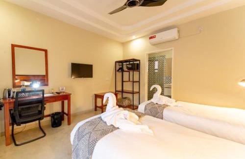 Victoria Falls Cabin | Relaxing Oceanfront Retreat at The Shrub Lodge