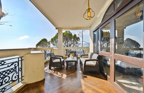 The Mall Road Cottage | Discover The Si Cottage: Family-Friendly with Breakfast Options
