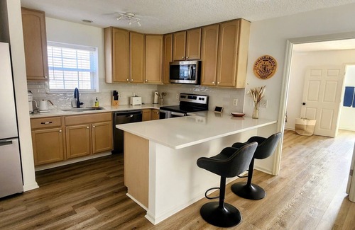 Saint Simons Island Apartment | The Sidney Suite: Bright Island 1 BD with Ocean Views