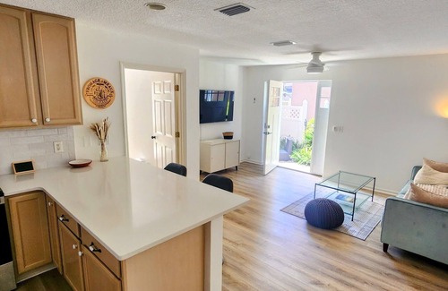 Saint Simons Island Apartment | The Sidney Suite: Bright Island 1 BD with Ocean Views