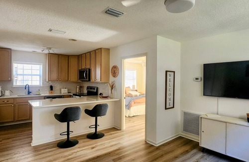 Saint Simons Island Apartment | The Sidney Suite: Bright Island 1 BD with Ocean Views