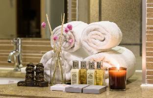 Daecheon-dong Hotel | Elegant Hotel Toscana: Oceanfront Bliss with Spa & Pool