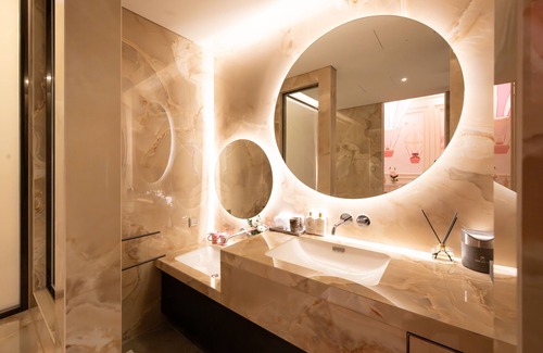 Daecheon-dong Hotel | Experience The Siena Resort: 5-Star Stay with Spa & Pool