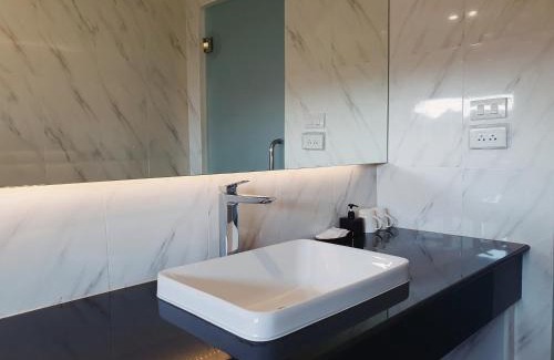 Old City Apartment | Family-Friendly Comfort at The Sila Suites - Intrawarorot