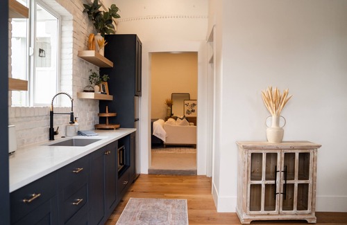 Washington Cottage | Experience The Silo Inn: Intimate Getaway by Zion & Bryce