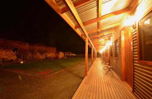 Silverton Hotel | Elegant Stay at The Silverton Hotel with Breakfast Included