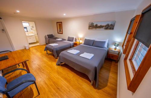 Silverton Hotel | Elegant Stay at The Silverton Hotel with Breakfast Included