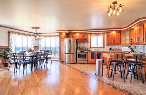 Caplan House | Discover The Simeon: Upscale Interior & Family-Friendly Amenities