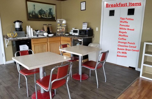 Marshfield Hotel | Pet-Friendly Retreat at The Simplicity Inn – 8/10 Rated