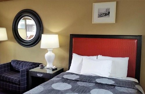 Marshfield Hotel | Pet-Friendly Retreat at The Simplicity Inn – 8/10 Rated