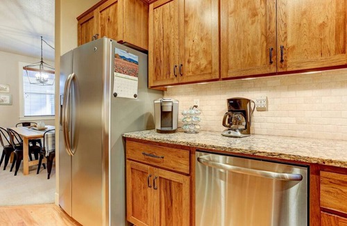 Sisters Apartment | Cozy 2-Story Home in Sisters, Oregon - Guest Rated 9.8