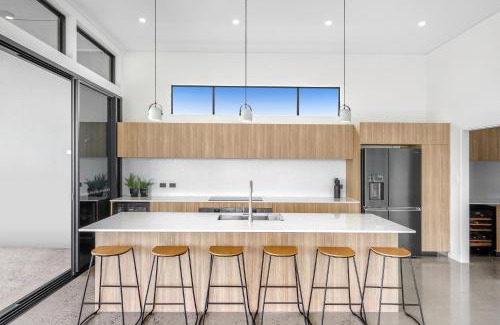 Barrine House | Discover The Ski Shack - Lake Tinaroo with Ocean Views