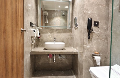 Jamnagar Hotel | Budget-Friendly Stay at The Sky Imperial Hotel Kailash