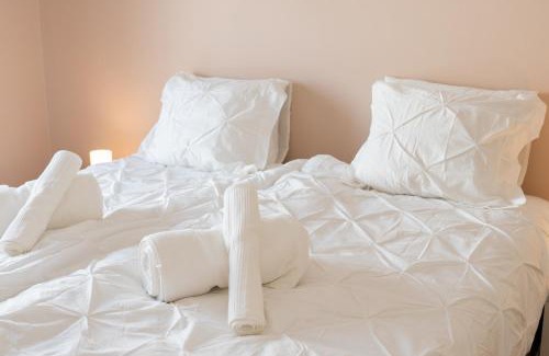 Nea Smirni Apartment | Discover The Skyward Flats: Pet-Friendly & Guest Rated 9.8
