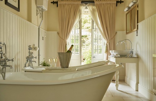 Lower Slaughter Hotel | Elegant Retreat at The Slaughters Manor House - 4 Stars