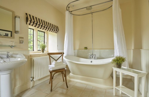 Lower Slaughter Hotel | Elegant Retreat at The Slaughters Manor House - 4 Stars