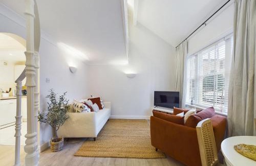 Chester House | Pet-Friendly Retreat at The Sleepers Cottage for 2-6 Guests