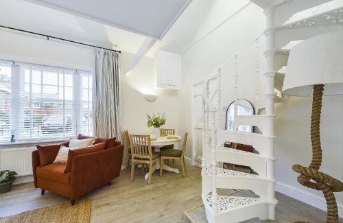 Chester House | Pet-Friendly Retreat at The Sleepers Cottage for 2-6 Guests