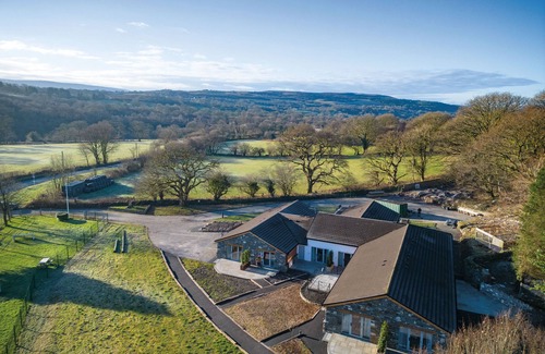 Pen-y-cae House | Pet-Friendly Retreat at The Sleeping Giant - Pen Y Cae Inn