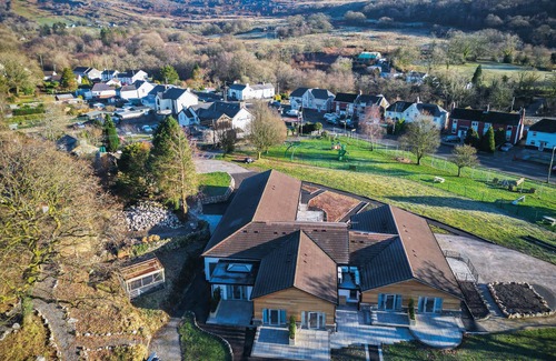 Pen-y-cae House | Pet-Friendly Retreat at The Sleeping Giant - Pen Y Cae Inn