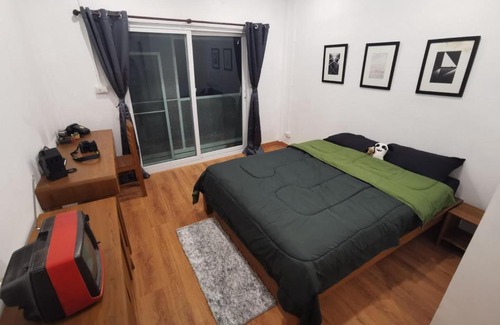 Khlong Ton Sai Apartment | Family-Friendly Stay at The Sleepless Charoen-Nakhon