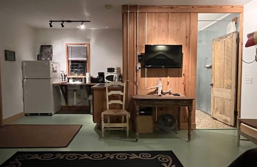 Johns Island Cottage | Inviting Sleepy Shack: Cozy Cottage with Kitchen & Breakfast